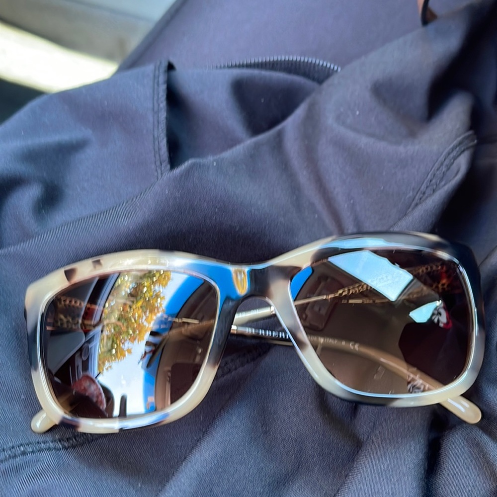 COPY - Burberry sunglasses w/ case